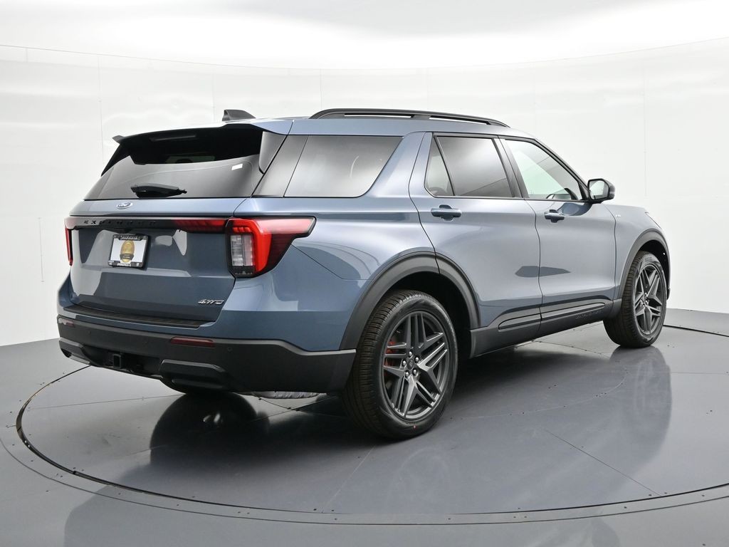 Ford Explorer Vehicle Full-screen Gallery Image 6