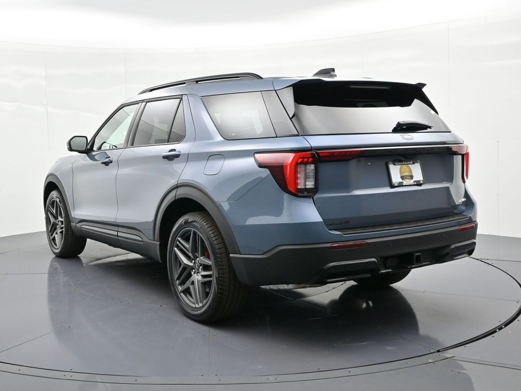 Ford Explorer Vehicle Full-screen Gallery Image 8