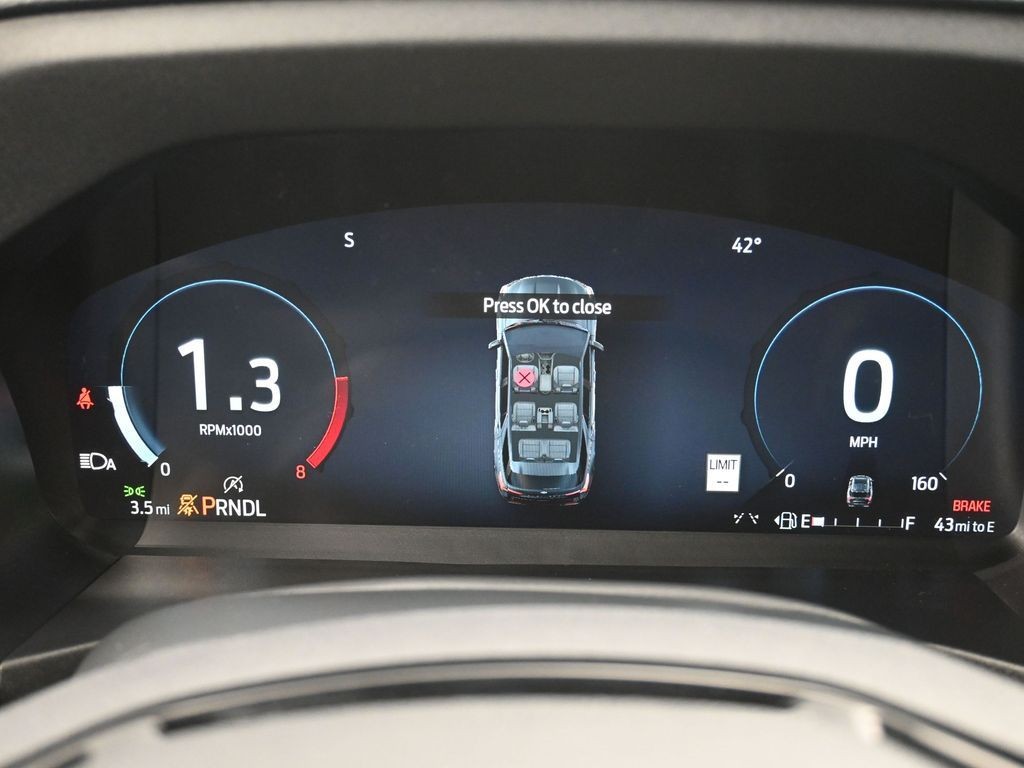 Ford Explorer Vehicle Full-screen Gallery Image 10