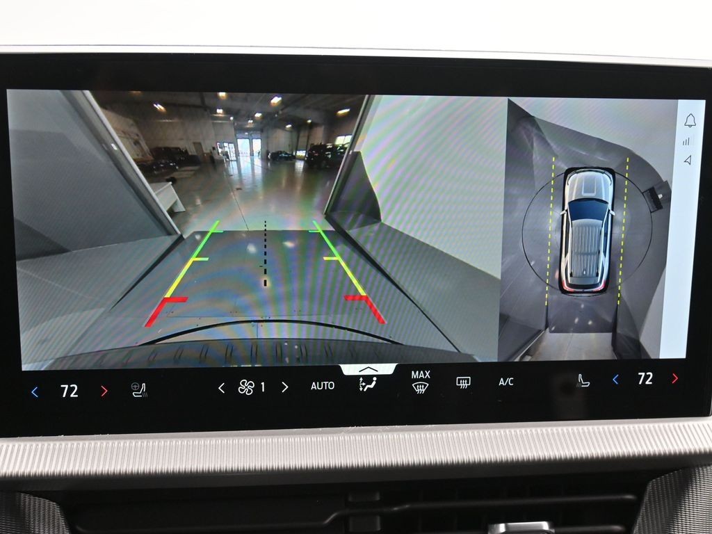 Ford Explorer Vehicle Full-screen Gallery Image 11