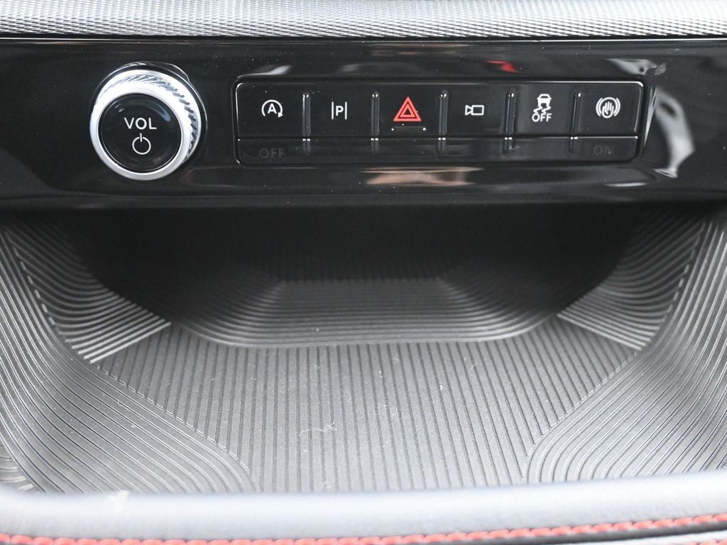 Ford Explorer Vehicle Full-screen Gallery Image 12