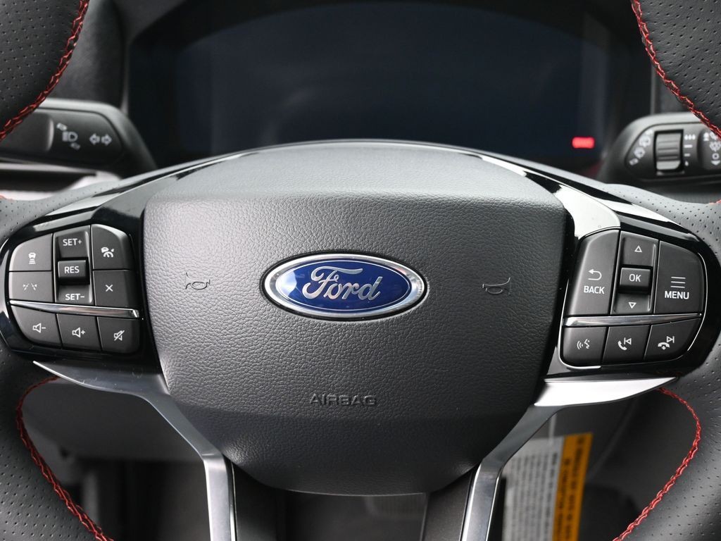 Ford Explorer Vehicle Full-screen Gallery Image 16