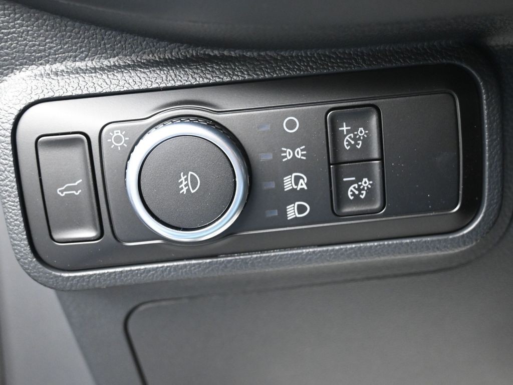 Ford Explorer Vehicle Full-screen Gallery Image 17