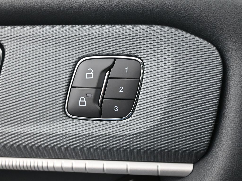 Ford Explorer Vehicle Full-screen Gallery Image 20