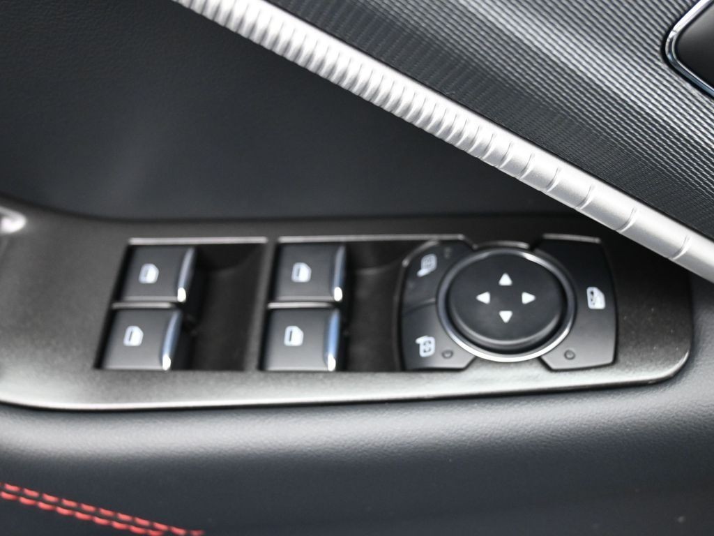 Ford Explorer Vehicle Full-screen Gallery Image 21