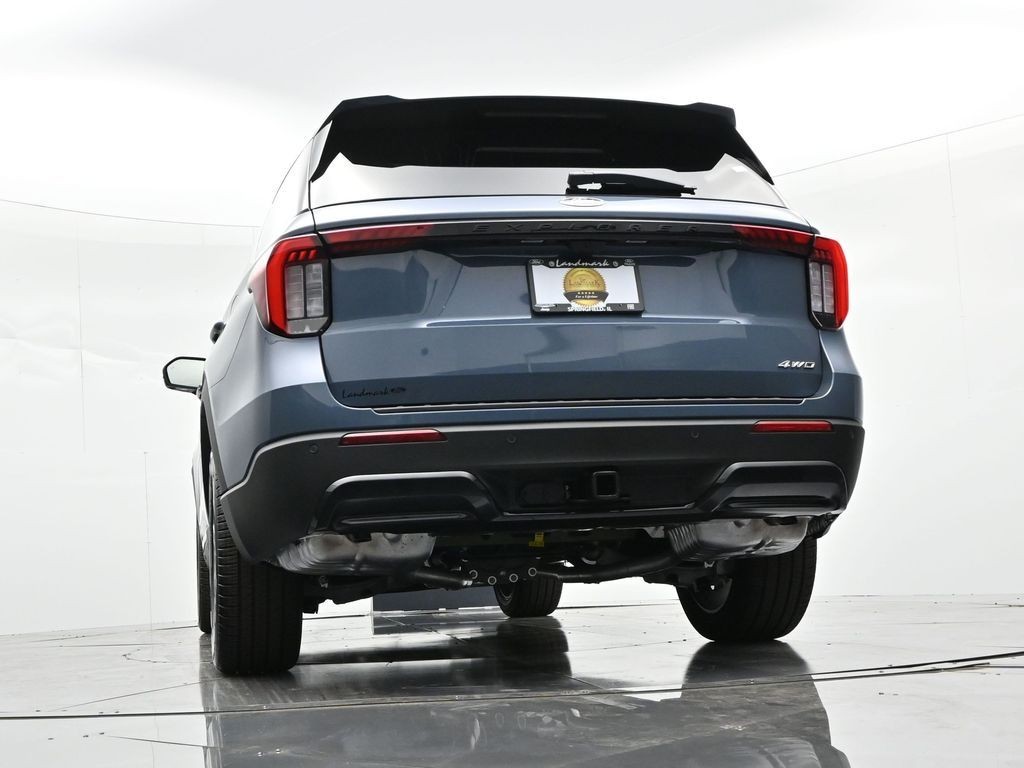 Ford Explorer Vehicle Full-screen Gallery Image 28