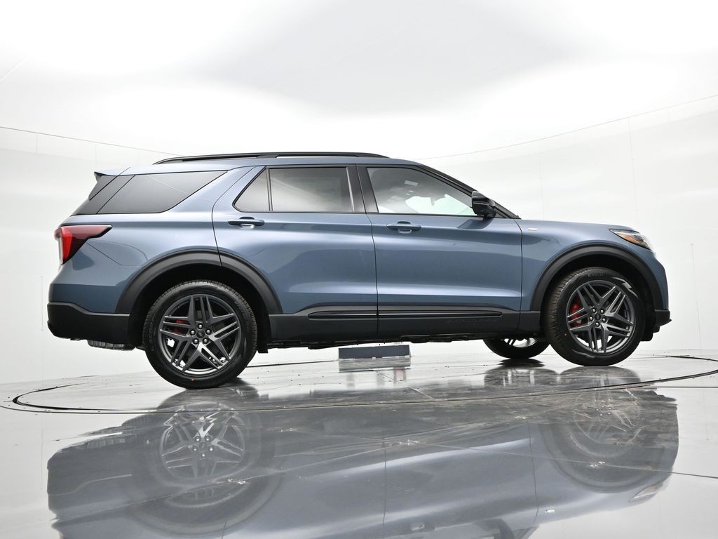 Ford Explorer Vehicle Full-screen Gallery Image 30