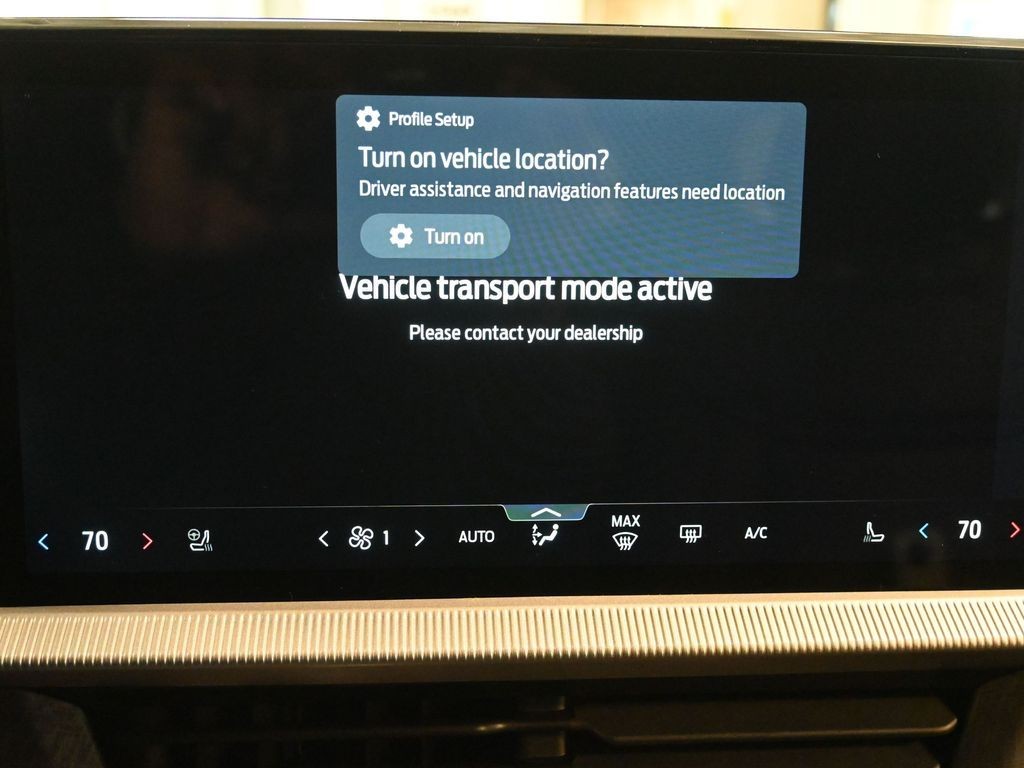 Ford Explorer Vehicle Full-screen Gallery Image 11