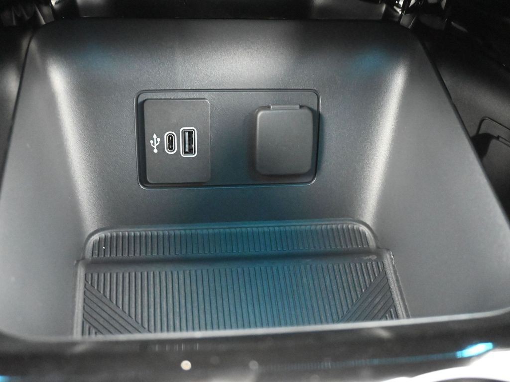 Ford Explorer Vehicle Full-screen Gallery Image 14