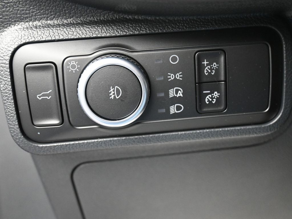 Ford Explorer Vehicle Full-screen Gallery Image 18