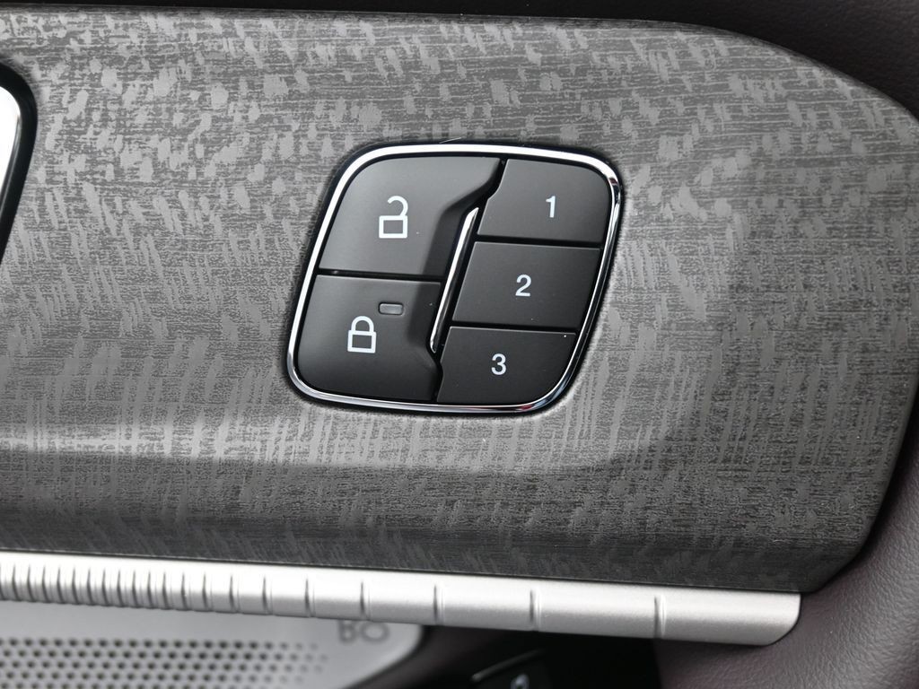 Ford Explorer Vehicle Full-screen Gallery Image 20