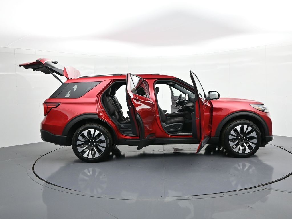 Ford Explorer Vehicle Full-screen Gallery Image 31