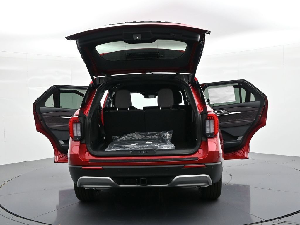 Ford Explorer Vehicle Full-screen Gallery Image 34