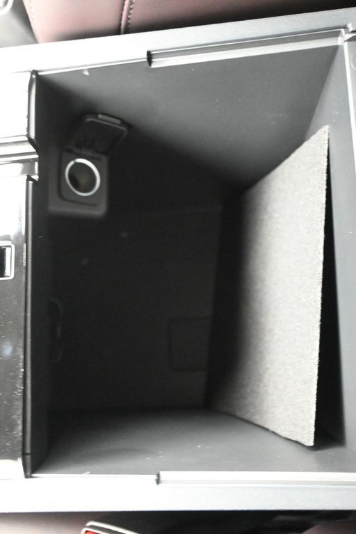 Ford Explorer Vehicle Full-screen Gallery Image 21