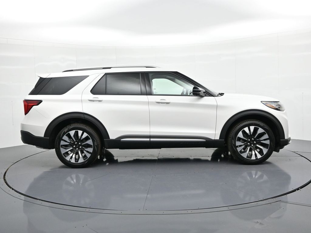 Ford Explorer Vehicle Full-screen Gallery Image 5