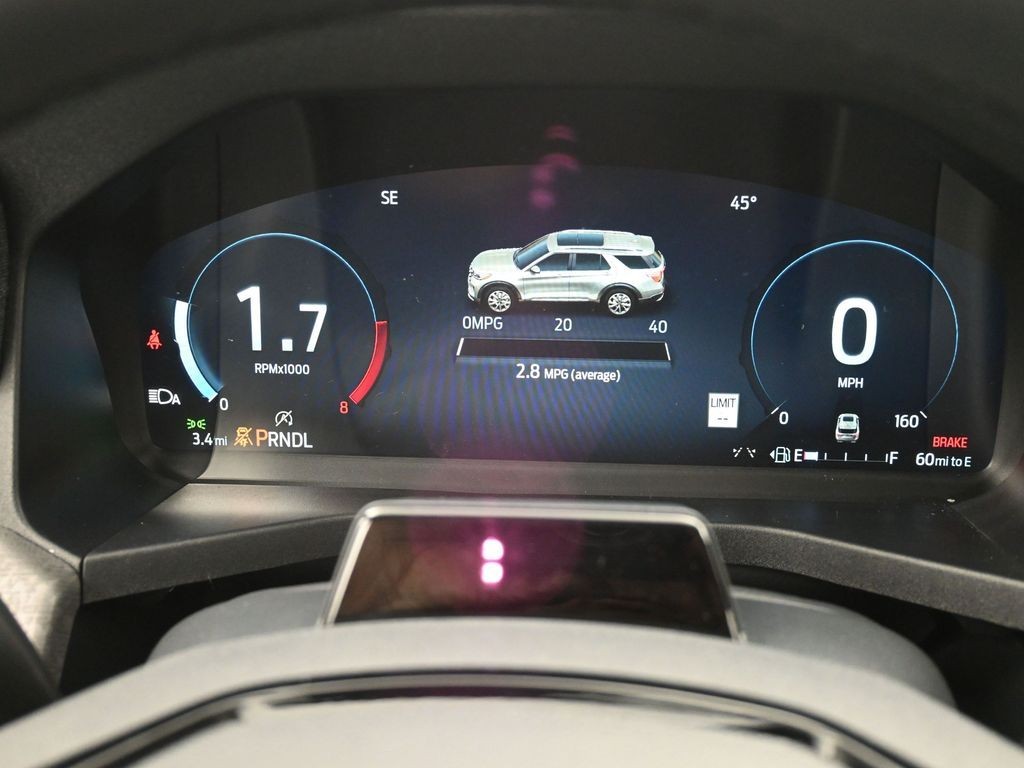 Ford Explorer Vehicle Full-screen Gallery Image 10