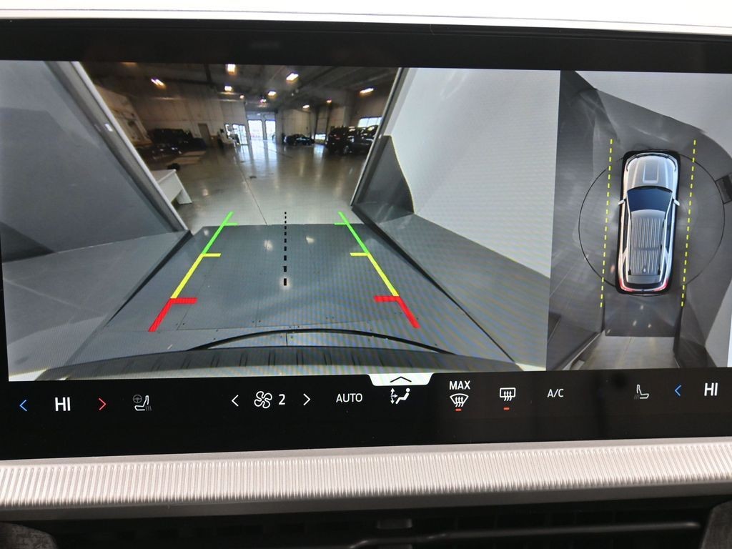 Ford Explorer Vehicle Full-screen Gallery Image 11