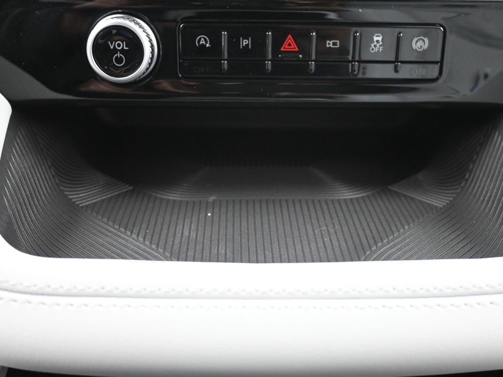 Ford Explorer Vehicle Full-screen Gallery Image 12