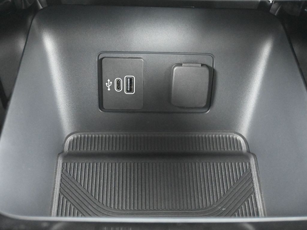 Ford Explorer Vehicle Full-screen Gallery Image 13