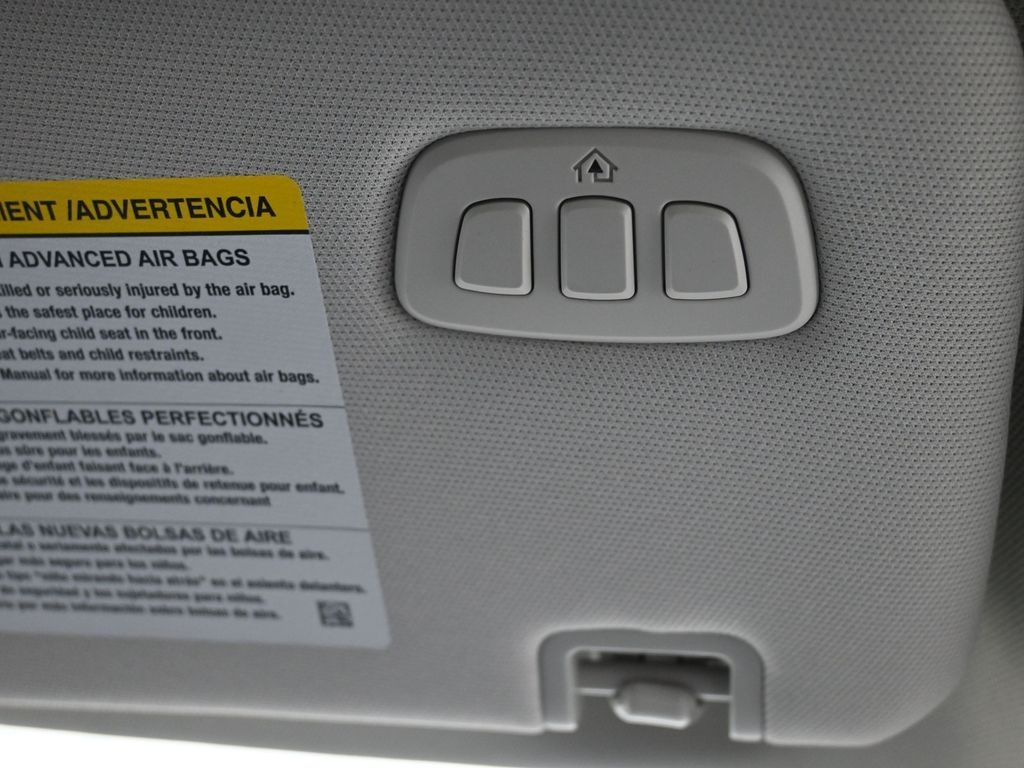 Ford Explorer Vehicle Full-screen Gallery Image 16