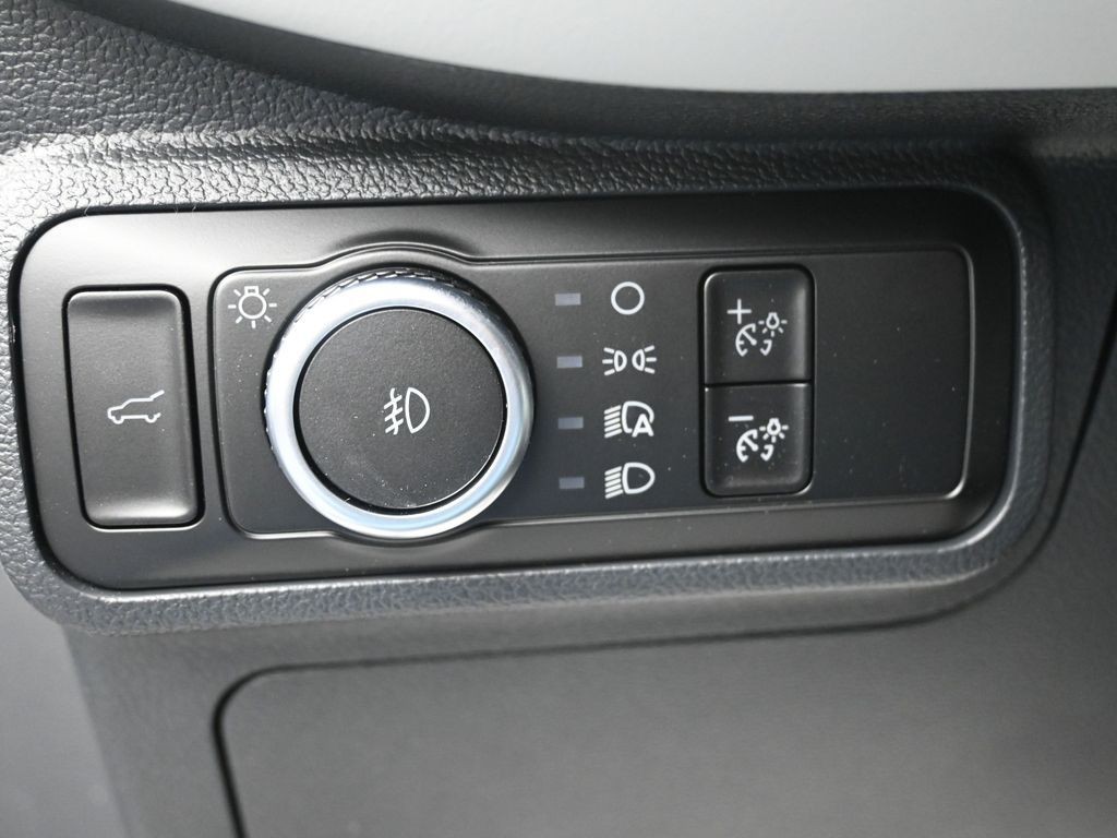 Ford Explorer Vehicle Full-screen Gallery Image 18