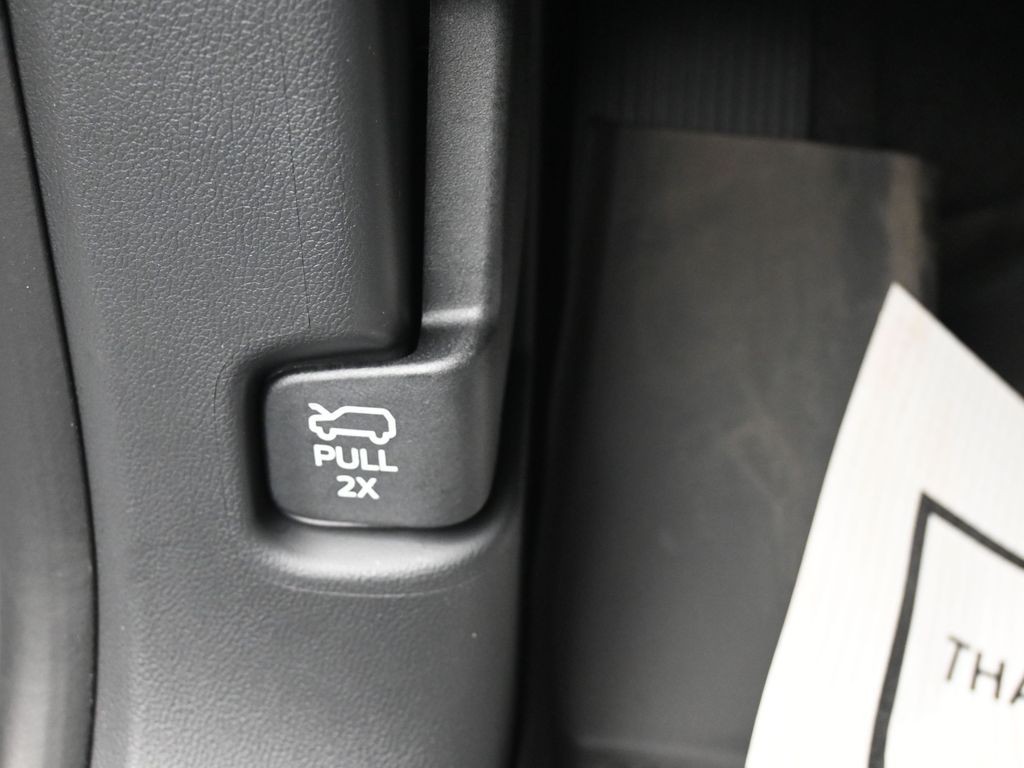 Ford Explorer Vehicle Full-screen Gallery Image 19