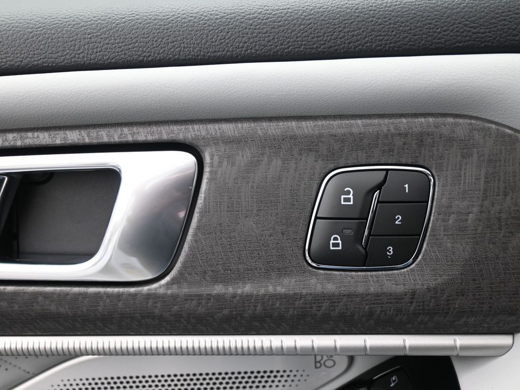 Ford Explorer Vehicle Full-screen Gallery Image 20