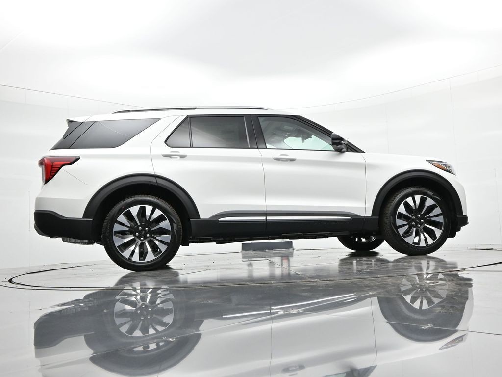 Ford Explorer Vehicle Full-screen Gallery Image 30