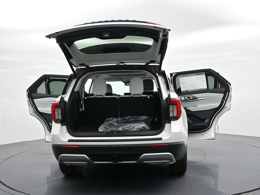 Ford Explorer Vehicle Full-screen Gallery Image 34