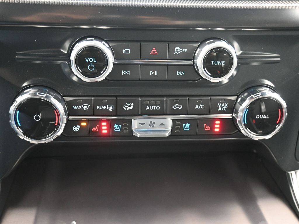 Ford F-150 Vehicle Full-screen Gallery Image 12