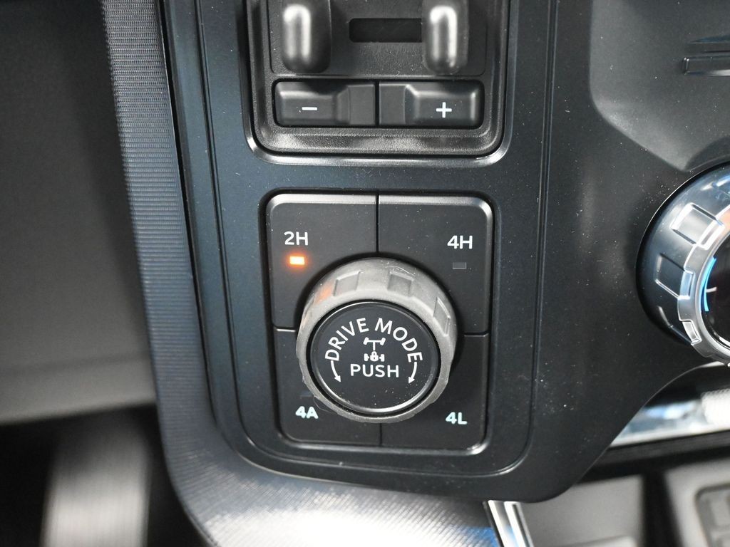 Ford F-150 Vehicle Full-screen Gallery Image 15