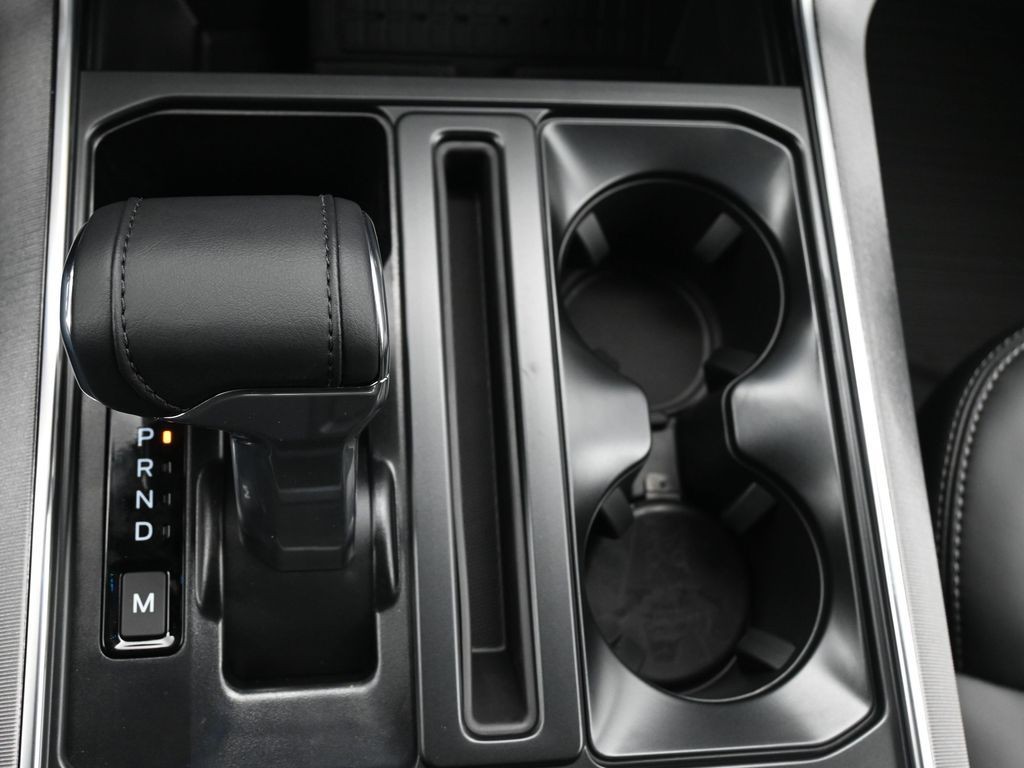 Ford F-150 Vehicle Full-screen Gallery Image 16