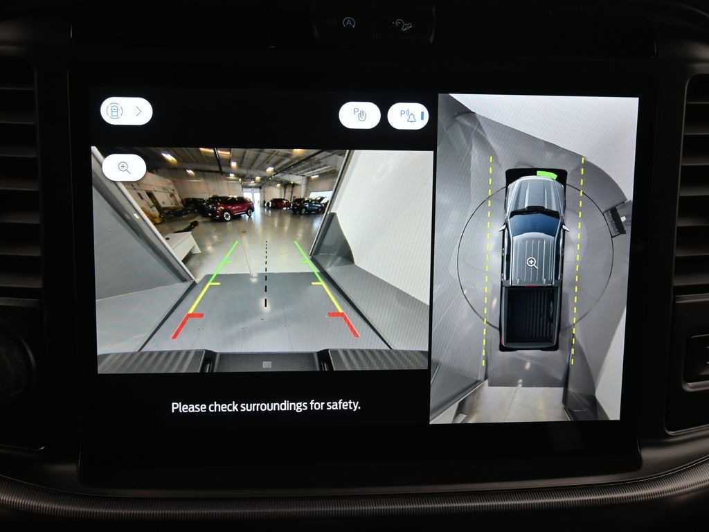 Ford F-150 Vehicle Full-screen Gallery Image 19