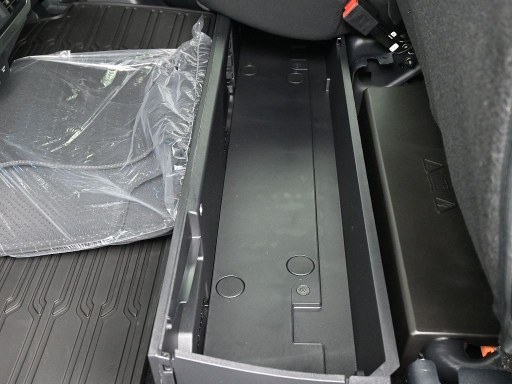 Ford F-150 Vehicle Full-screen Gallery Image 26