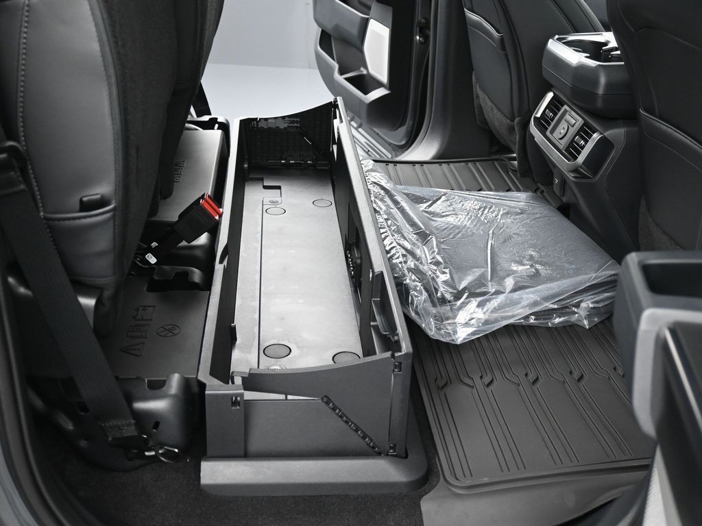 Ford F-150 Vehicle Full-screen Gallery Image 27