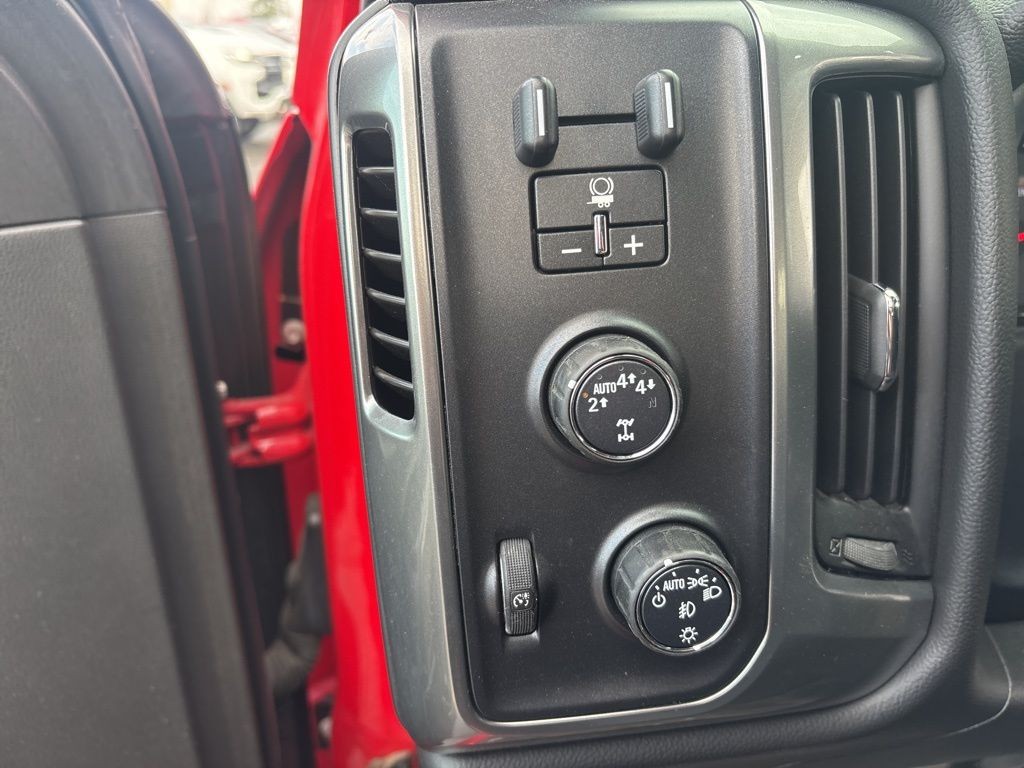 Chevrolet Silverado 1500 Vehicle Full-screen Gallery Image 10