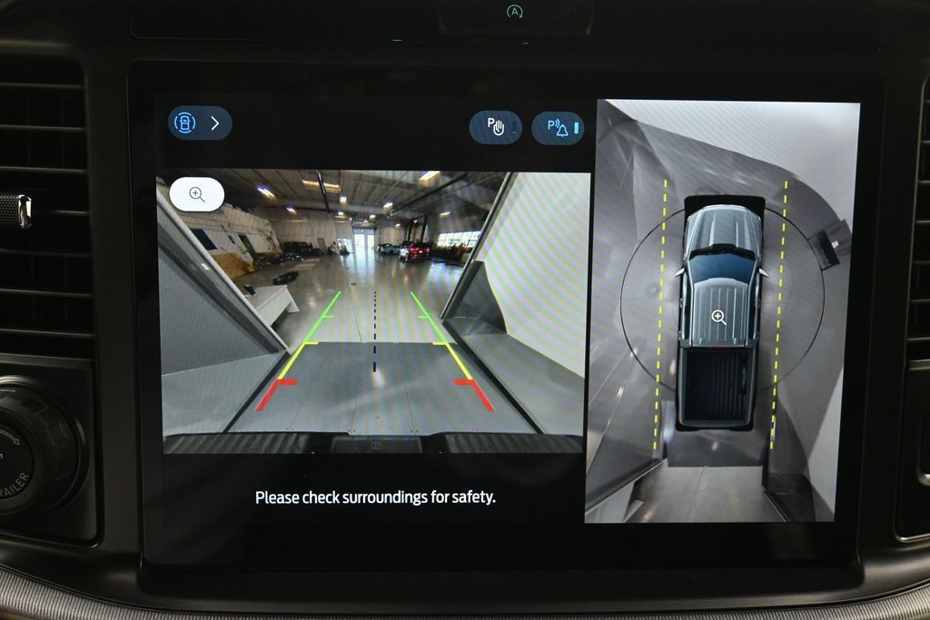 Ford F-150 Vehicle Full-screen Gallery Image 12