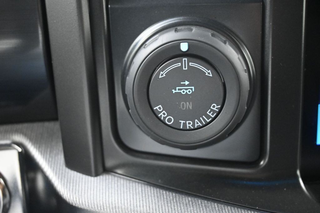 Ford F-150 Vehicle Full-screen Gallery Image 15