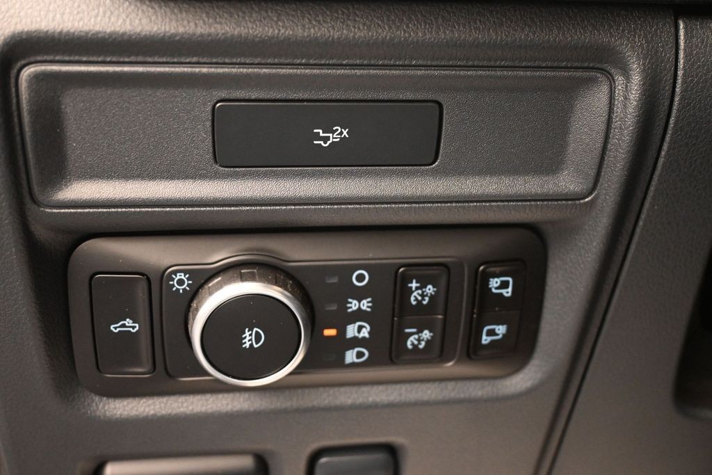 Ford F-150 Vehicle Full-screen Gallery Image 23