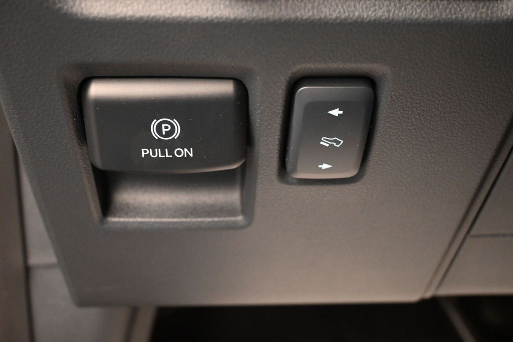 Ford F-150 Vehicle Full-screen Gallery Image 24