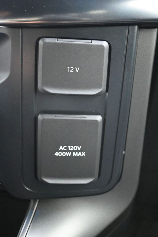 Ford F-150 Vehicle Full-screen Gallery Image 14