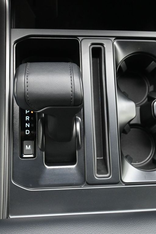 Ford F-150 Vehicle Full-screen Gallery Image 18