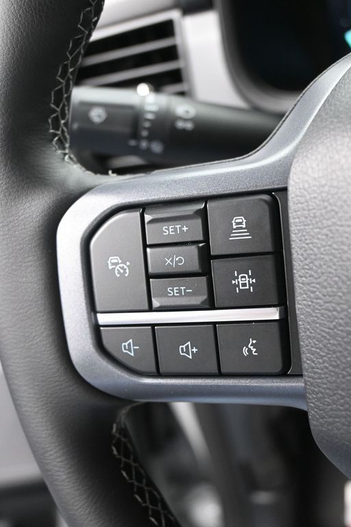 Ford F-150 Vehicle Full-screen Gallery Image 22