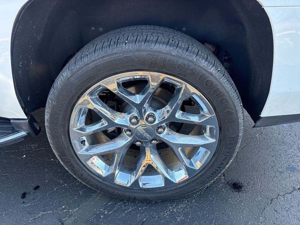 GMC Yukon Vehicle Full-screen Gallery Image 4