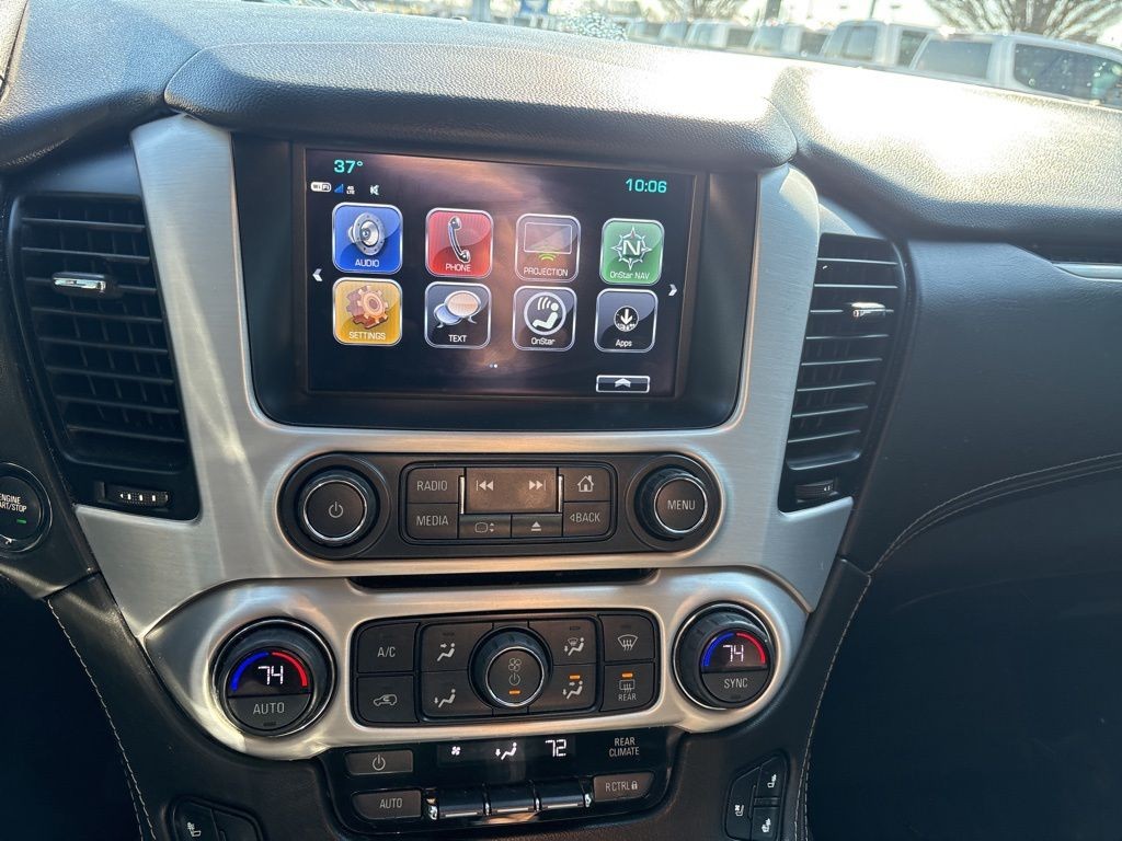 GMC Yukon Vehicle Full-screen Gallery Image 12