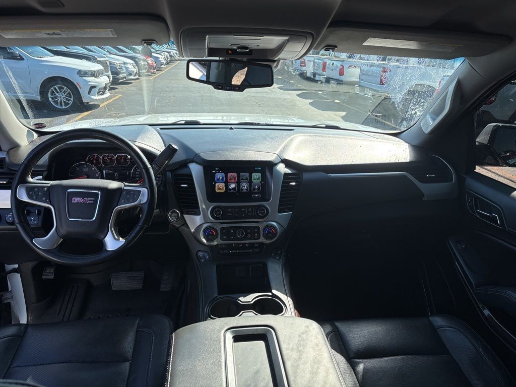 GMC Yukon Vehicle Full-screen Gallery Image 15