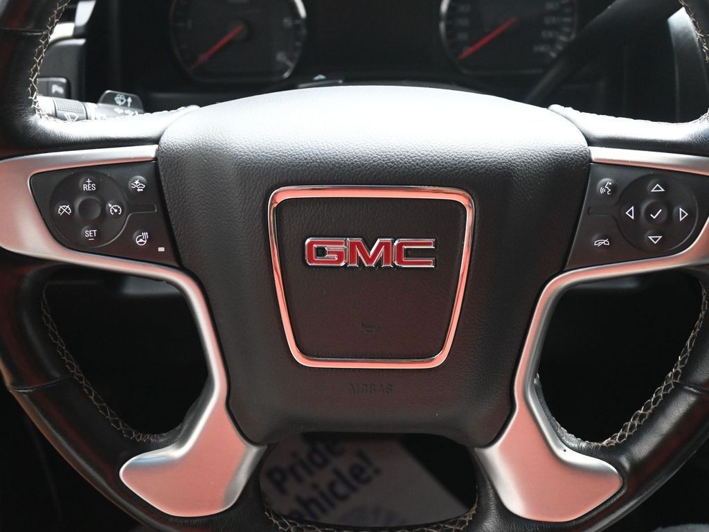 GMC Yukon Vehicle Full-screen Gallery Image 16