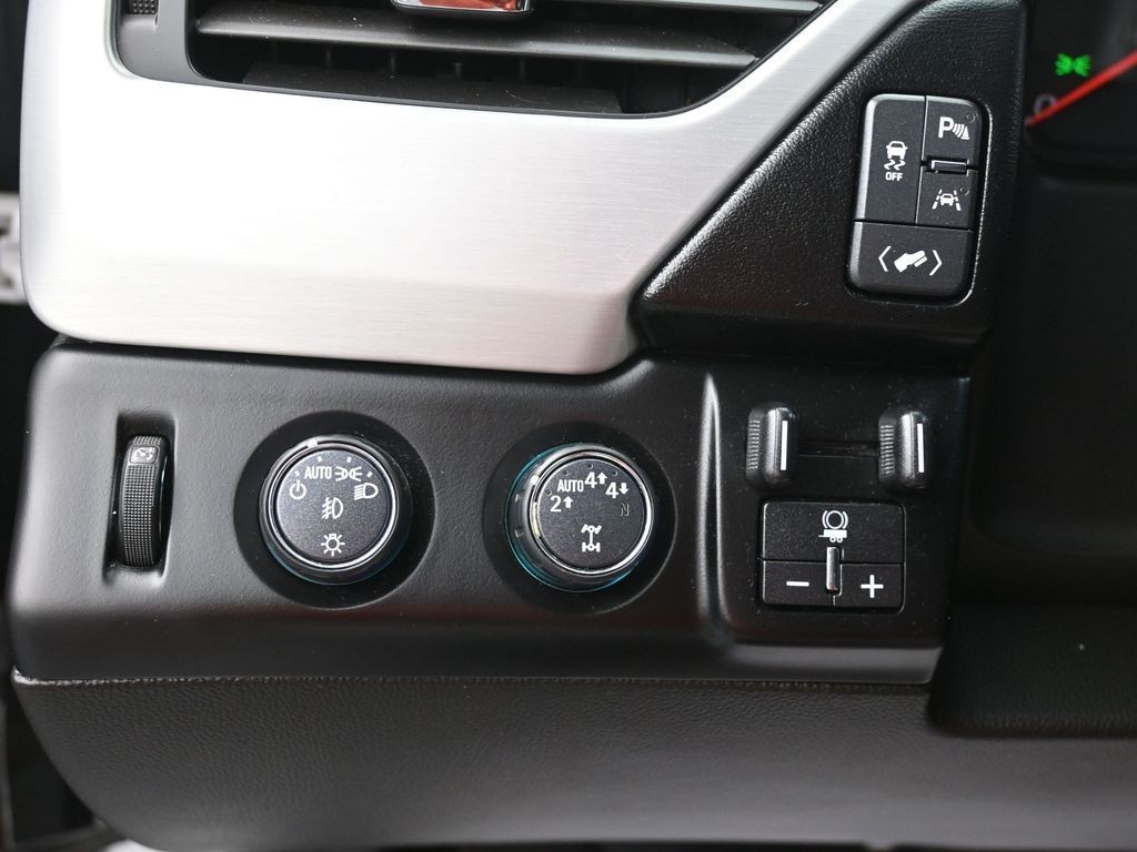 GMC Yukon Vehicle Full-screen Gallery Image 17