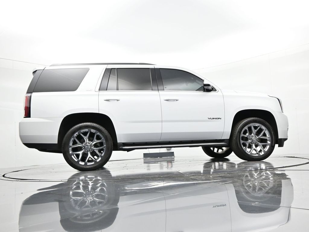 GMC Yukon Vehicle Full-screen Gallery Image 30