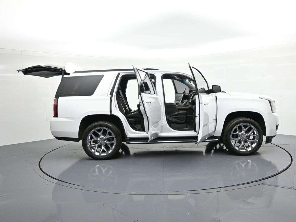 GMC Yukon Vehicle Full-screen Gallery Image 32